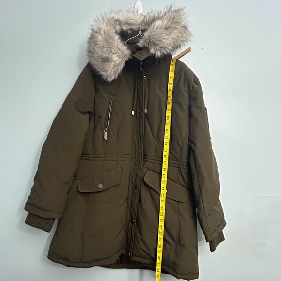 BCBG MAXAZRIA COAT - Picture 2 of 16